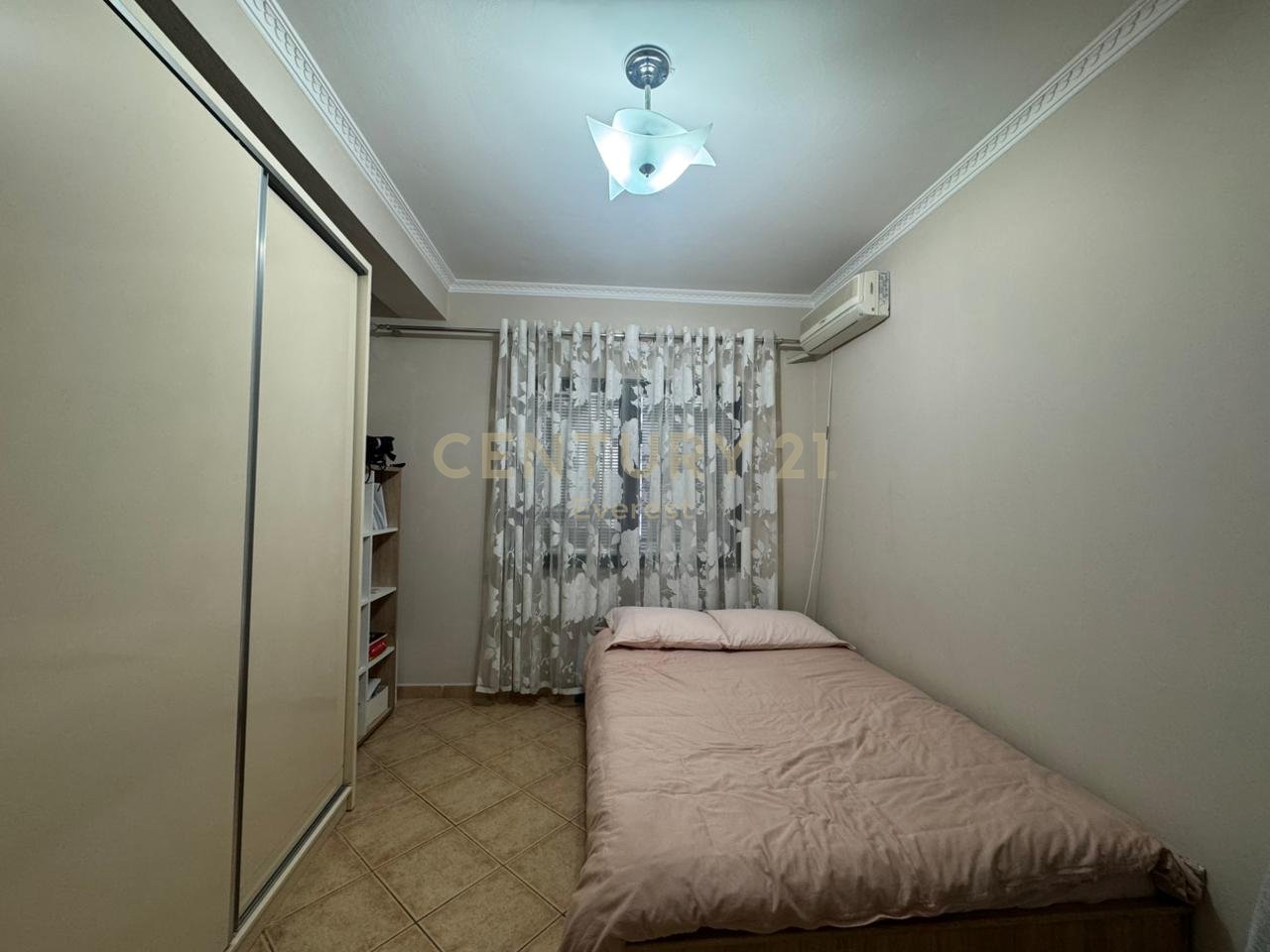 KOMPLEKSI USLUGA, SHESIM APARTAMENT 2+1+2