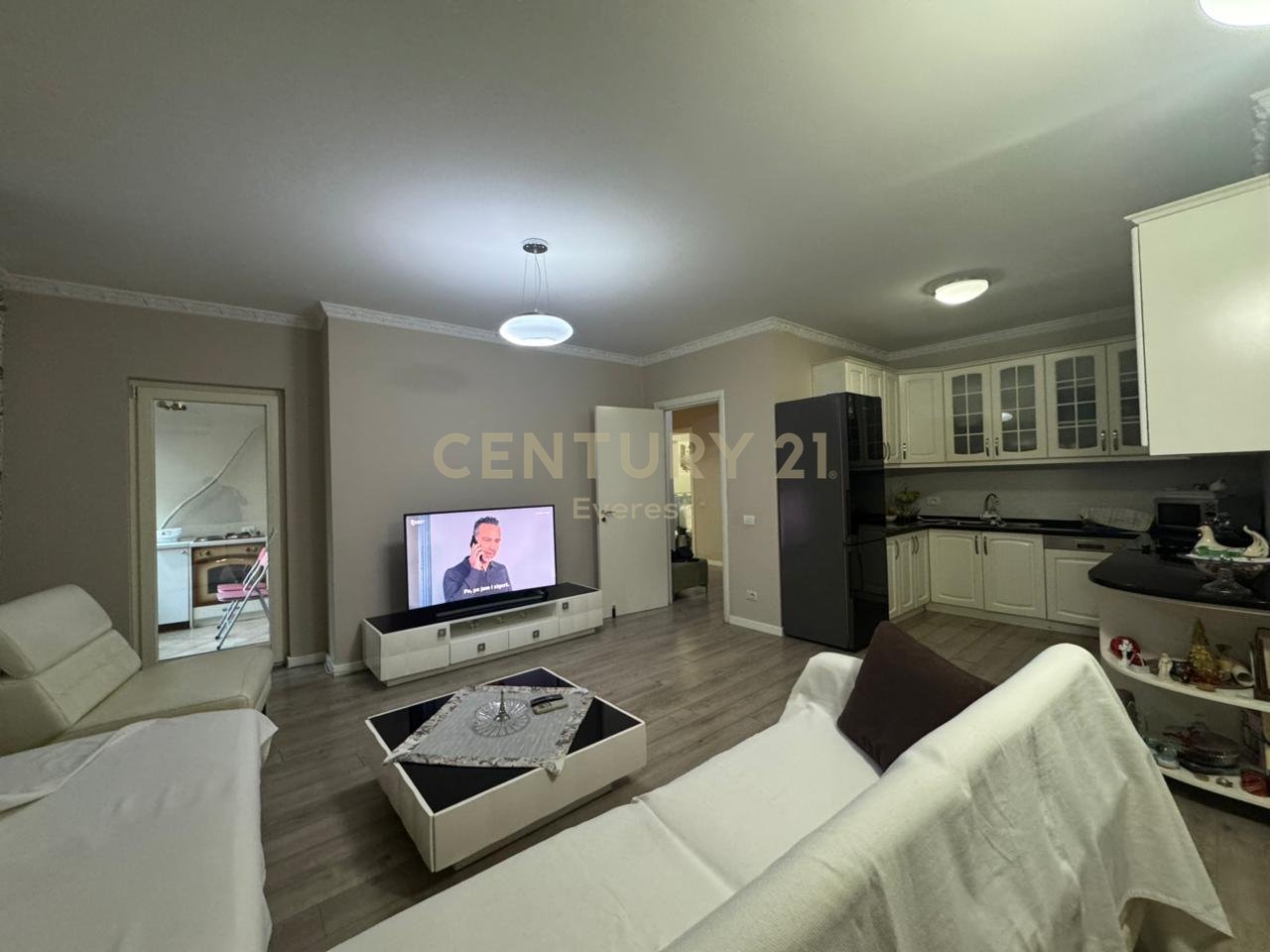 KOMPLEKSI USLUGA, SHESIM APARTAMENT 2+1+2