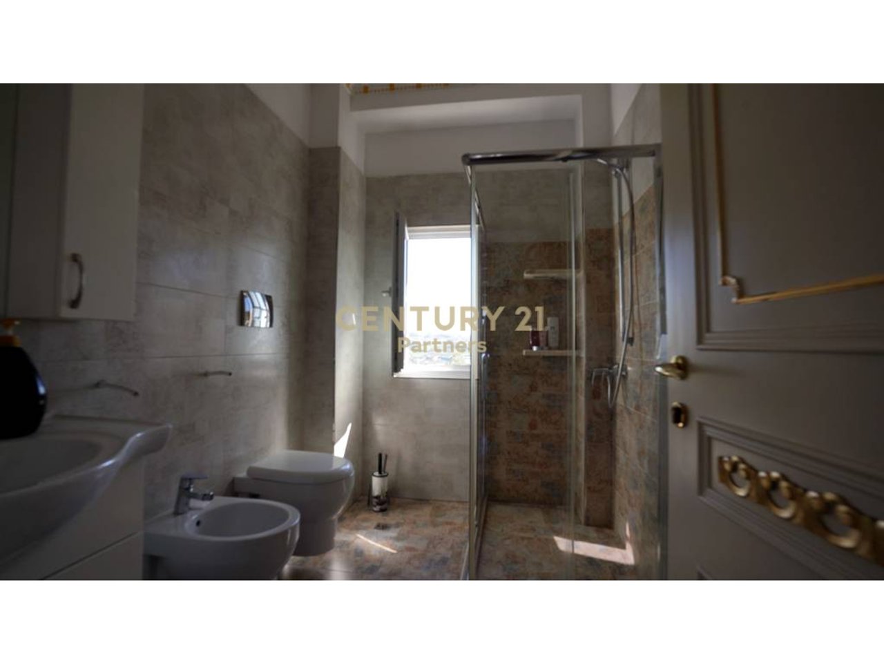 VILLA ESCLUSIVA SU 4 PIANI IN VENDITA