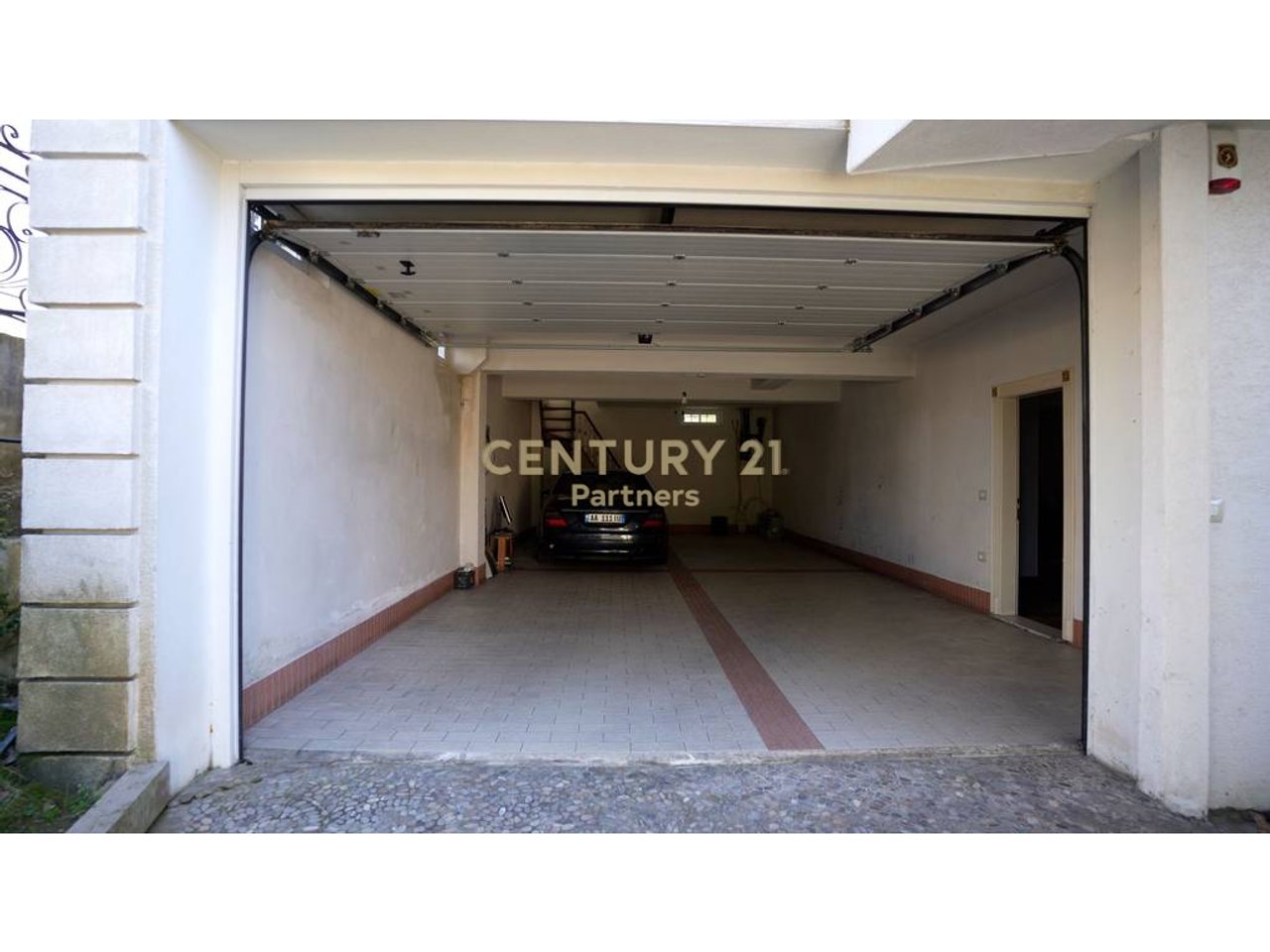 VILLA ESCLUSIVA SU 4 PIANI IN VENDITA