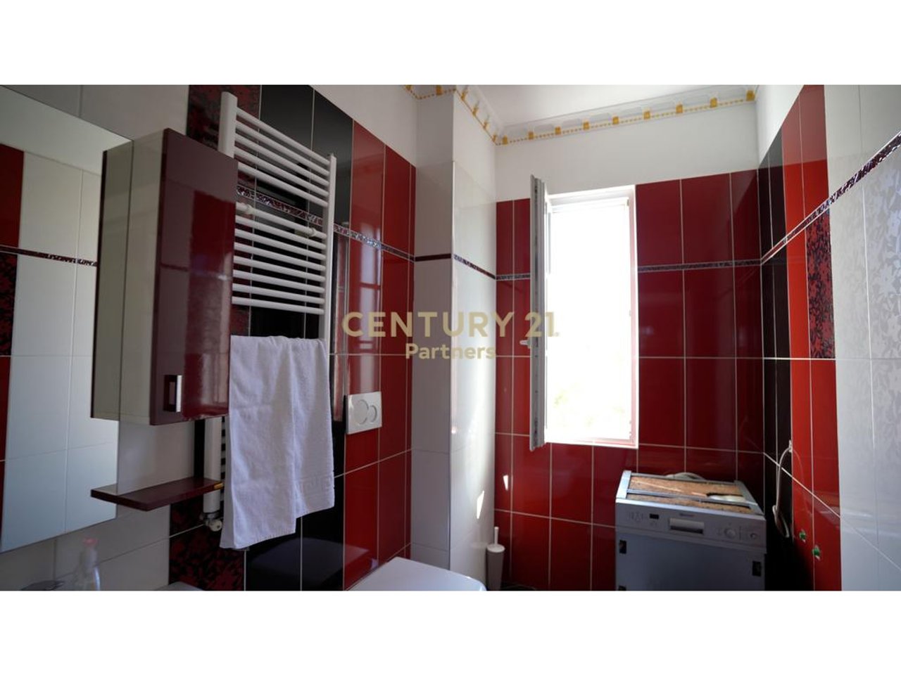 VILLA ESCLUSIVA SU 4 PIANI IN VENDITA