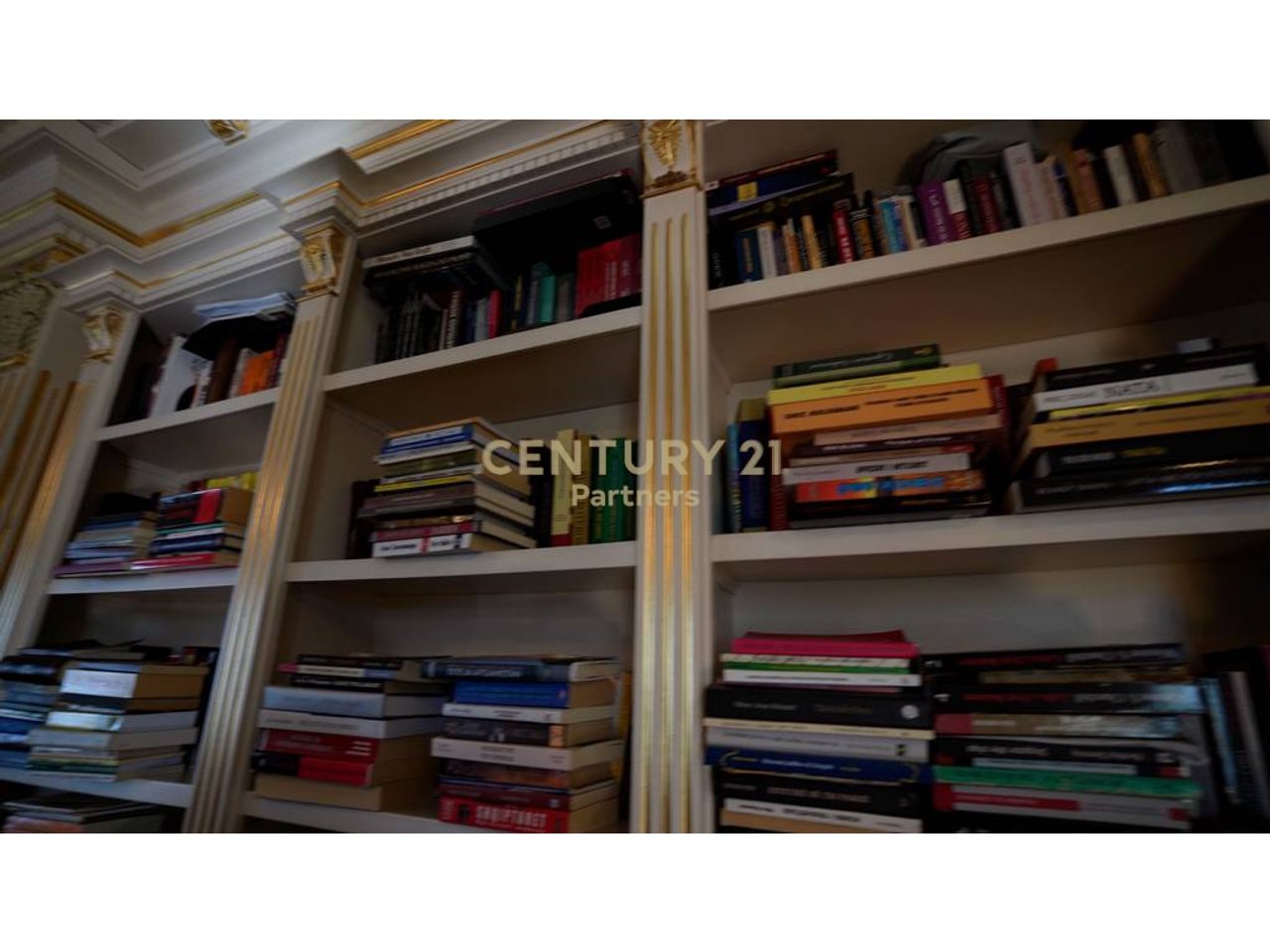 VILLA ESCLUSIVA SU 4 PIANI IN VENDITA