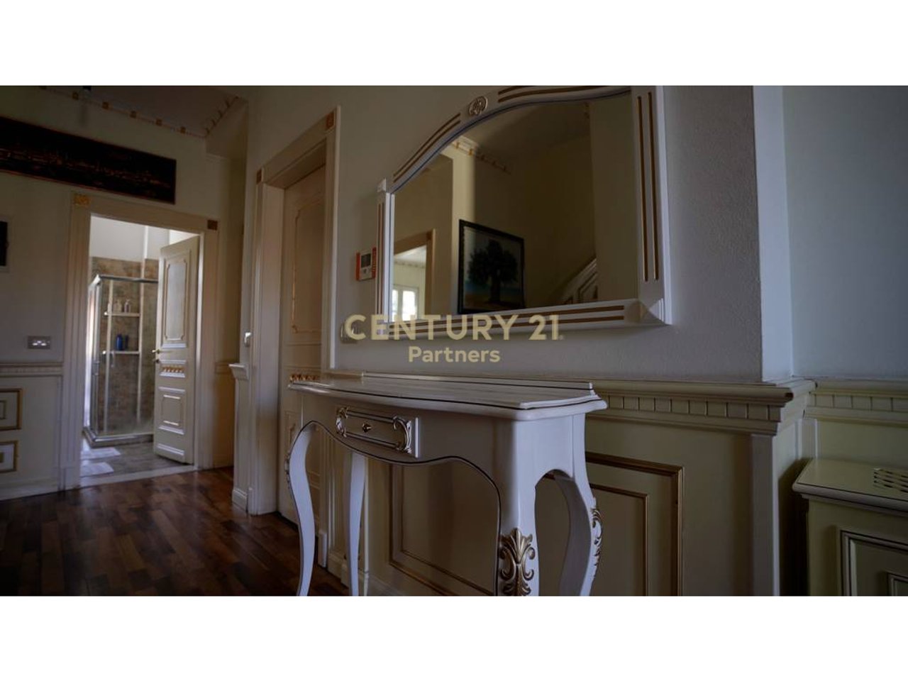 VILLA ESCLUSIVA SU 4 PIANI IN VENDITA