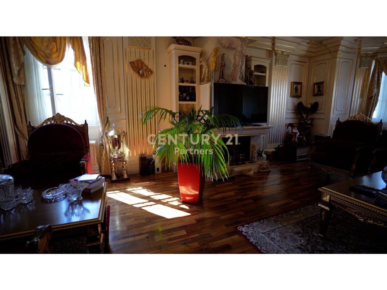 VILLA ESCLUSIVA SU 4 PIANI IN VENDITA