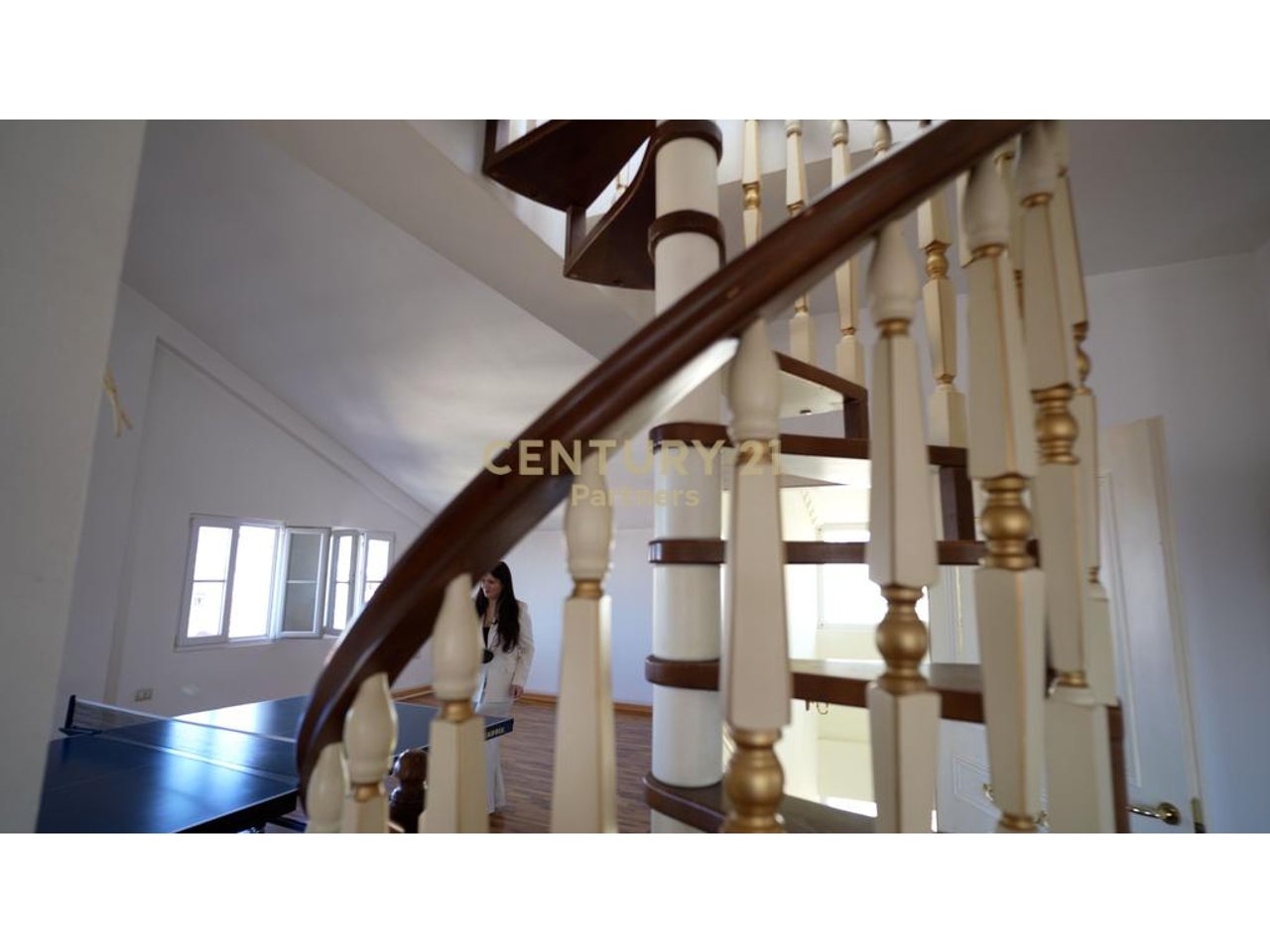 VILLA ESCLUSIVA SU 4 PIANI IN VENDITA