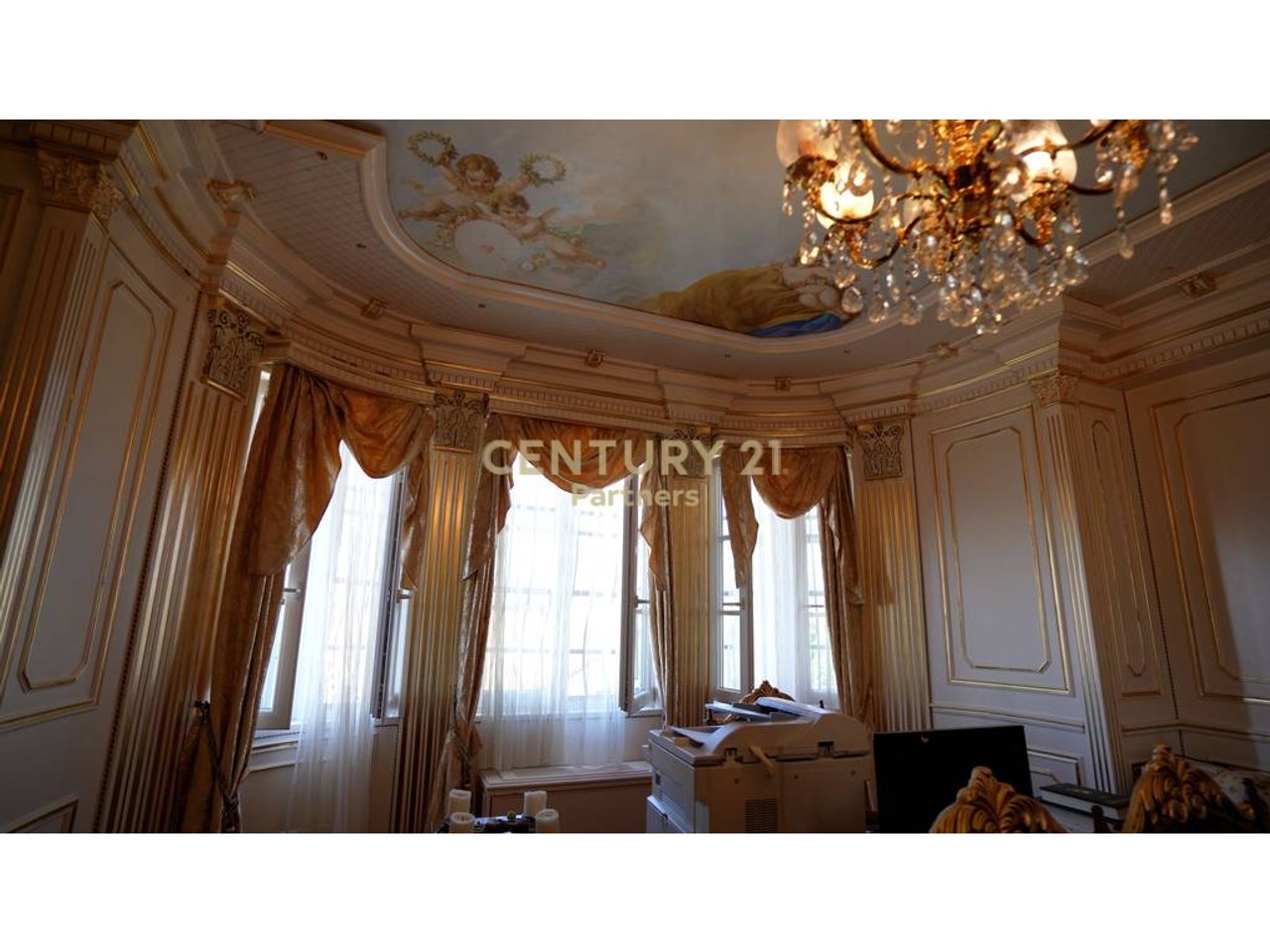 VILLA ESCLUSIVA SU 4 PIANI IN VENDITA