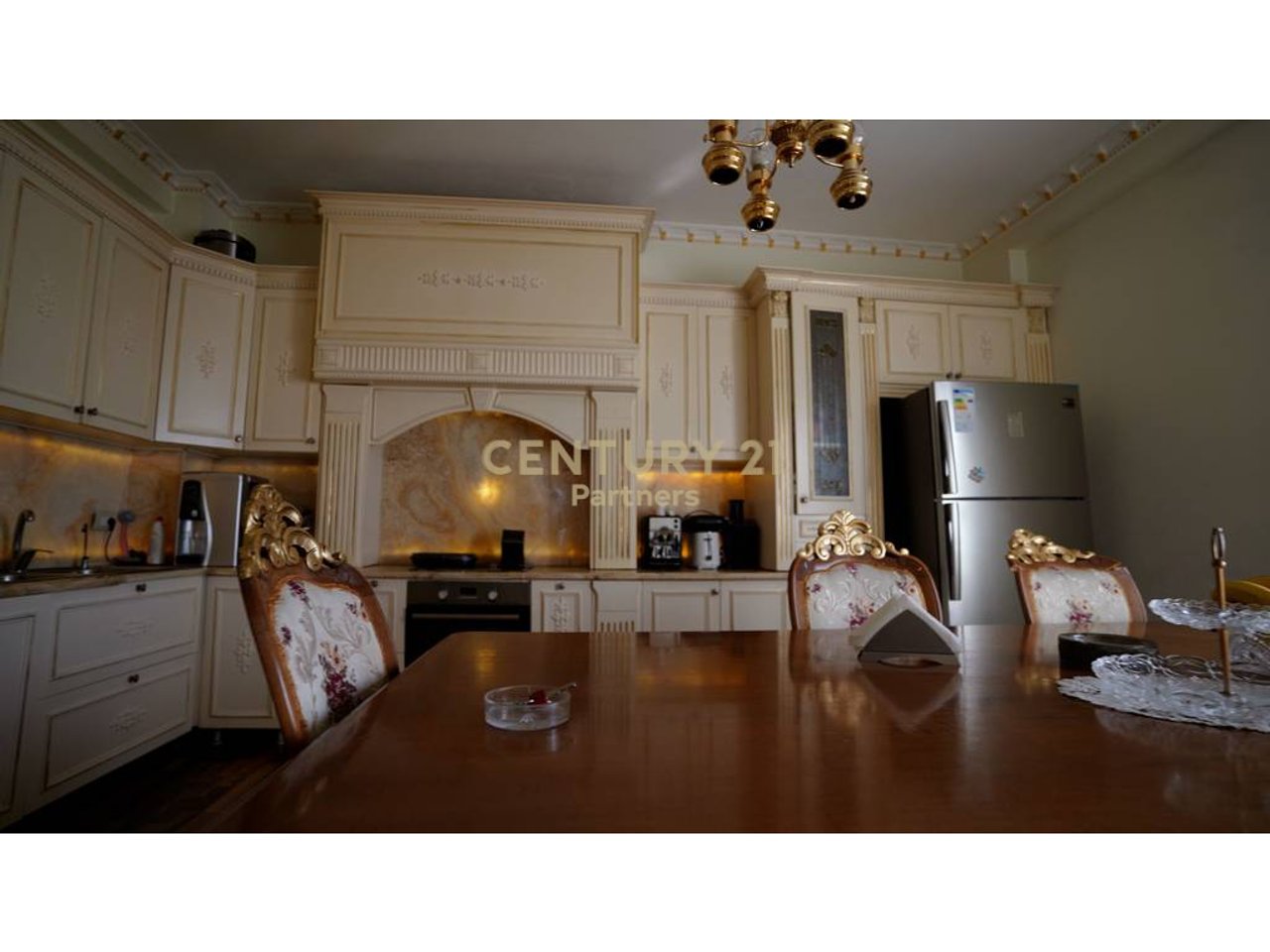 VILLA ESCLUSIVA SU 4 PIANI IN VENDITA