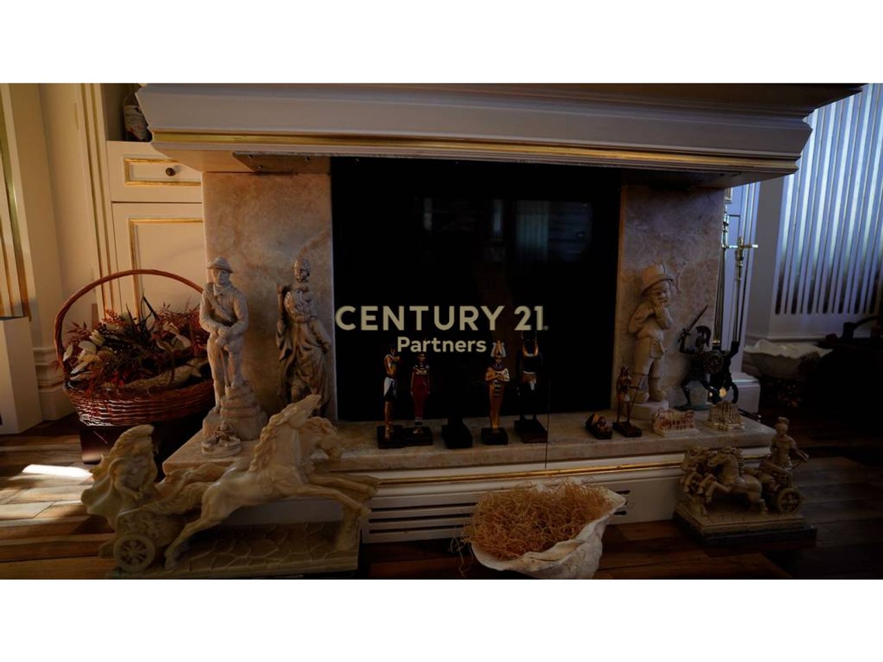 VILLA ESCLUSIVA SU 4 PIANI IN VENDITA