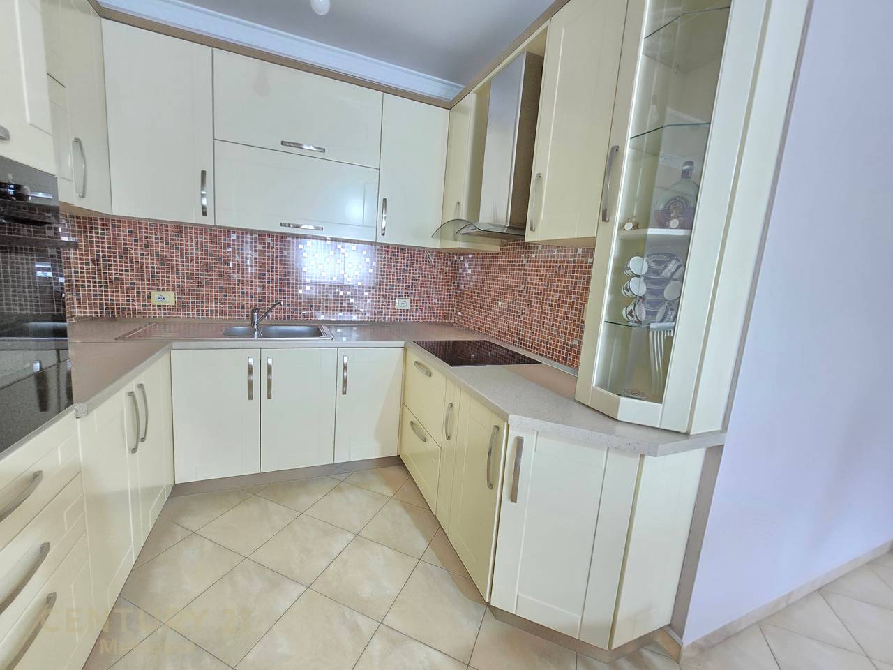 Apartment 2+1+2+garage for rent on Jordan Misja street!