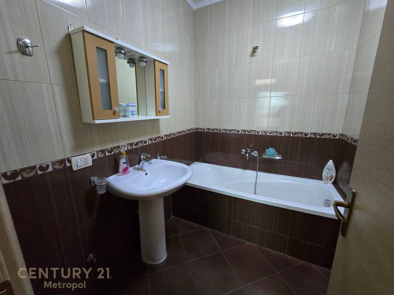 Apartment 2+1+2+garage for rent on Jordan Misja street!