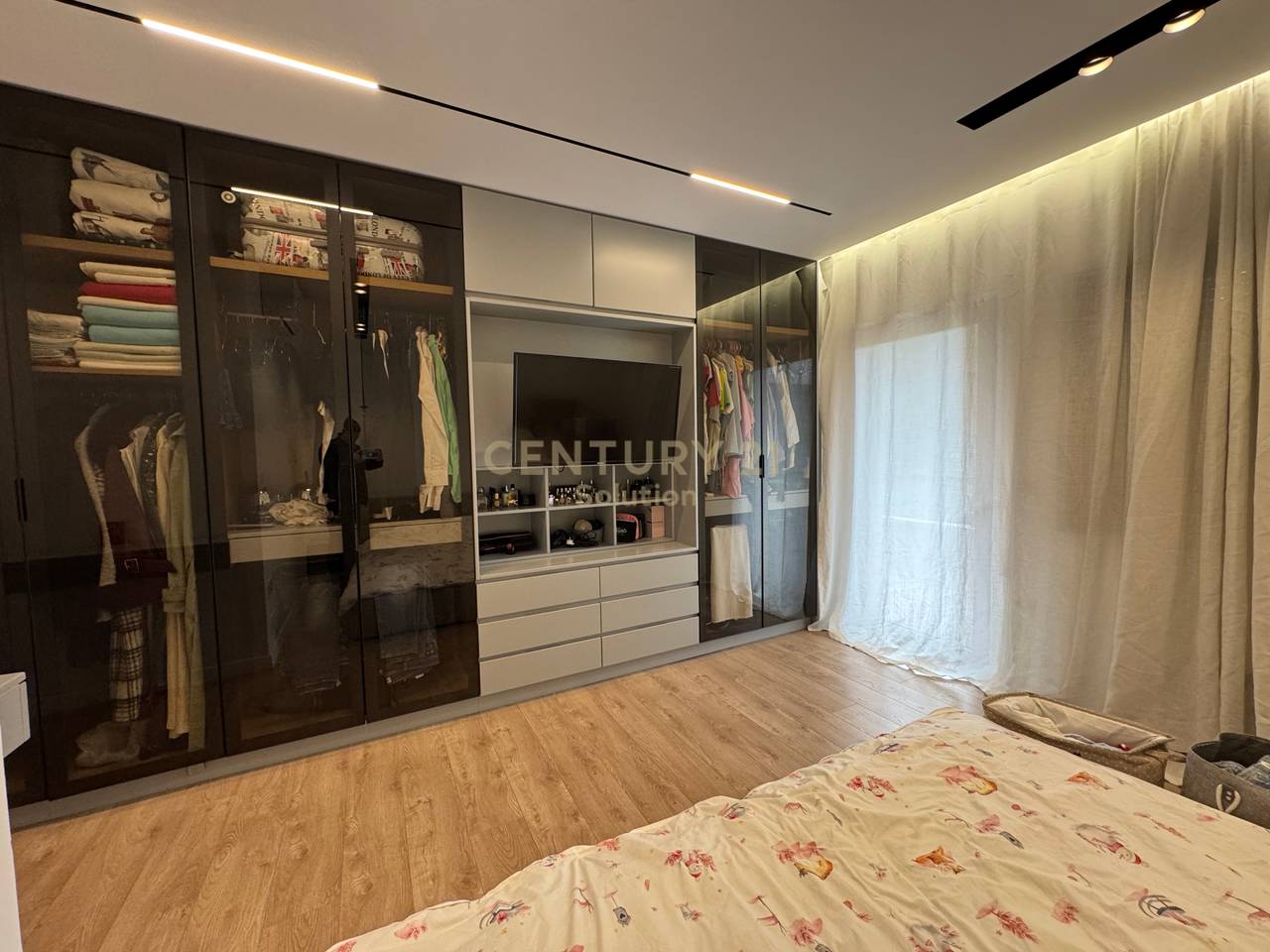 SHESIM 2+1 PRANE XHAMISE TE KOPSHTI BOTANIK