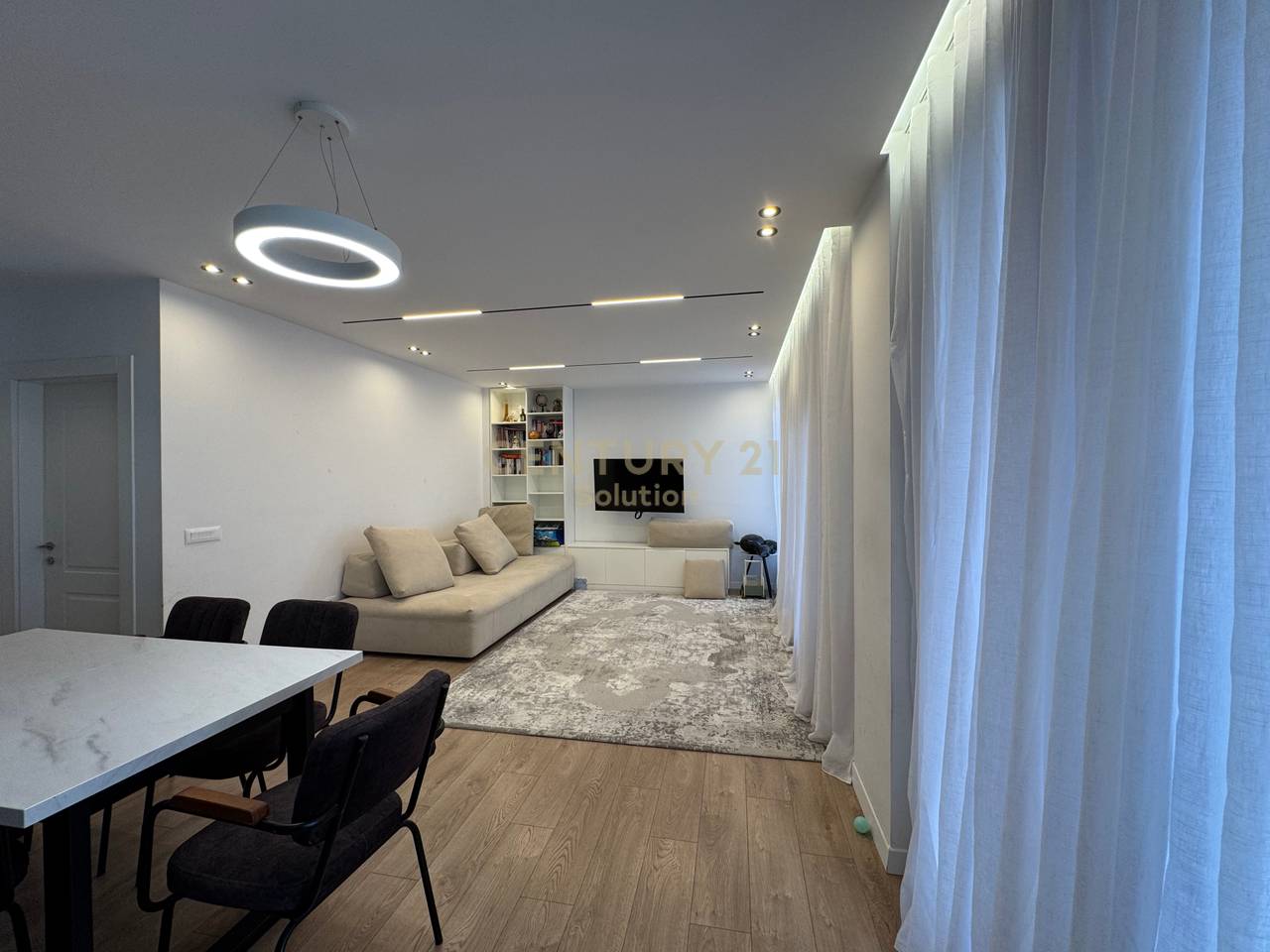 SHESIM 2+1 PRANE XHAMISE TE KOPSHTI BOTANIK