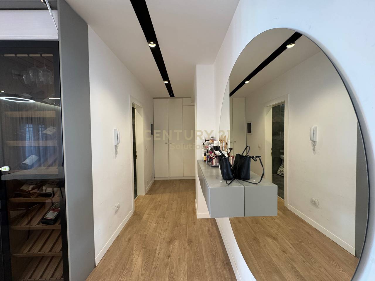 SHESIM 2+1 PRANE XHAMISE TE KOPSHTI BOTANIK