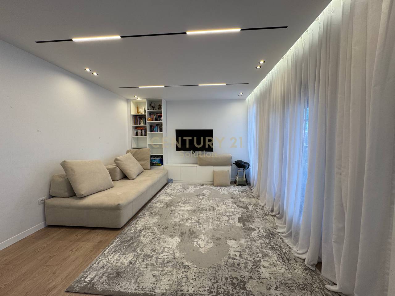 SHESIM 2+1 PRANE XHAMISE TE KOPSHTI BOTANIK