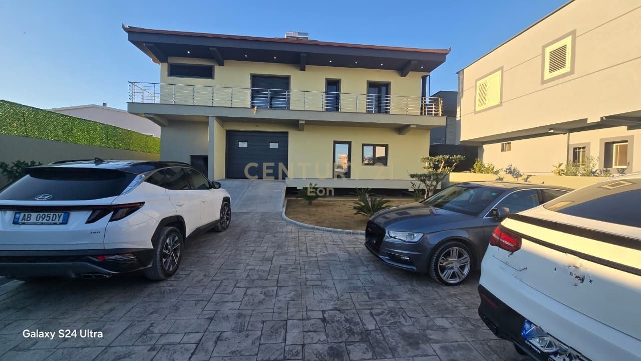 SHITET SUPER VILE ISH KENETA, DURRES 325M2 !