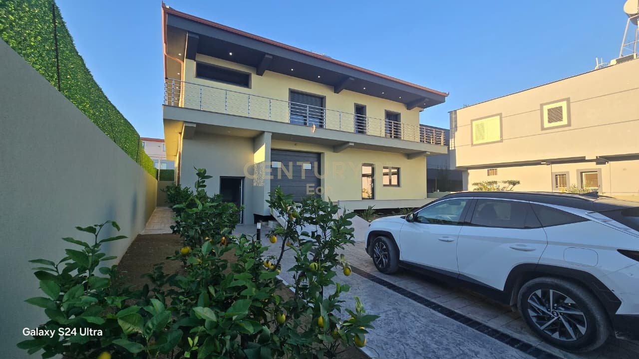 SHITET SUPER VILE ISH KENETA, DURRES 325M2 !