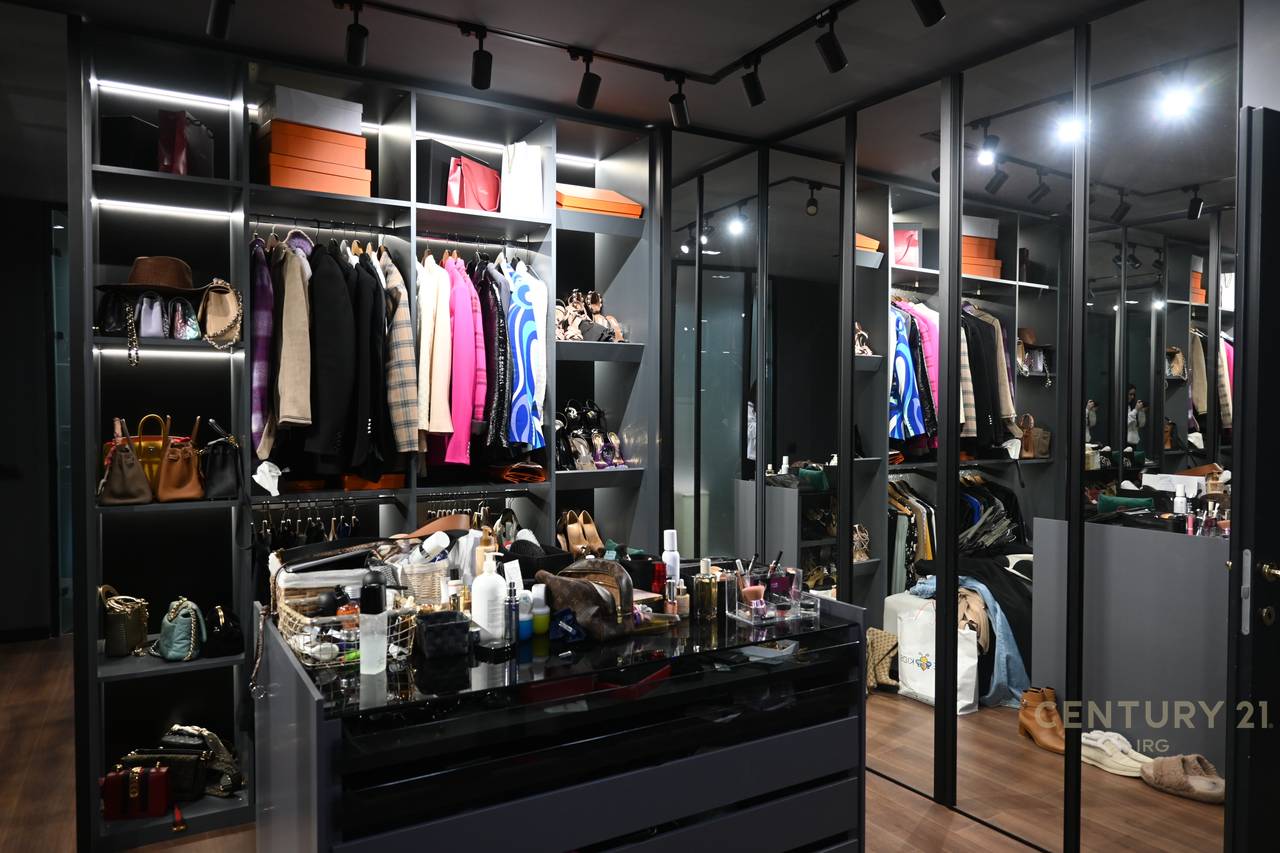 Apartament fantastik për shitje pranë Pazari të Ri, Tiranë