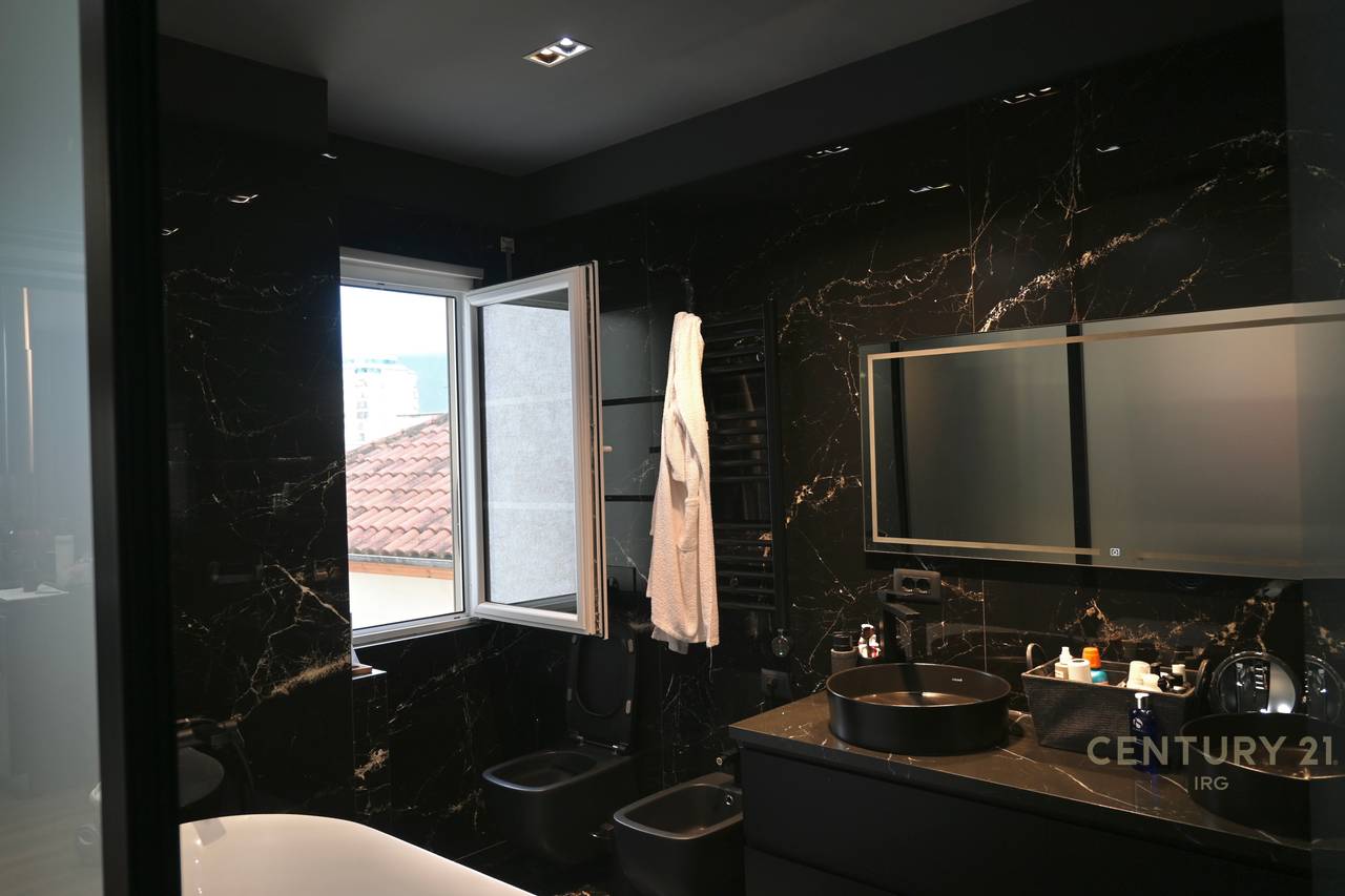 Apartament fantastik për shitje pranë Pazari të Ri, Tiranë