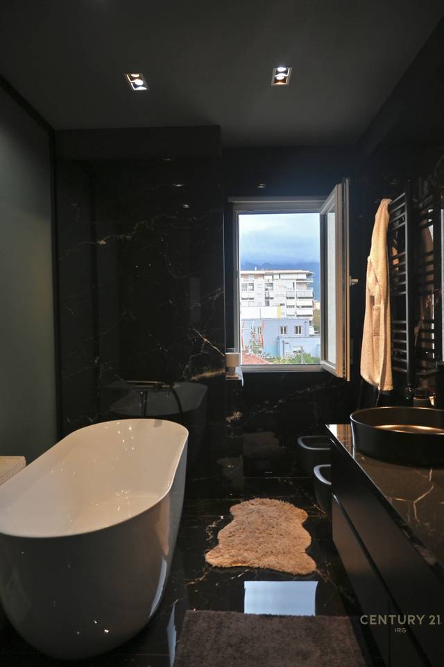 Apartament fantastik për shitje pranë Pazari të Ri, Tiranë