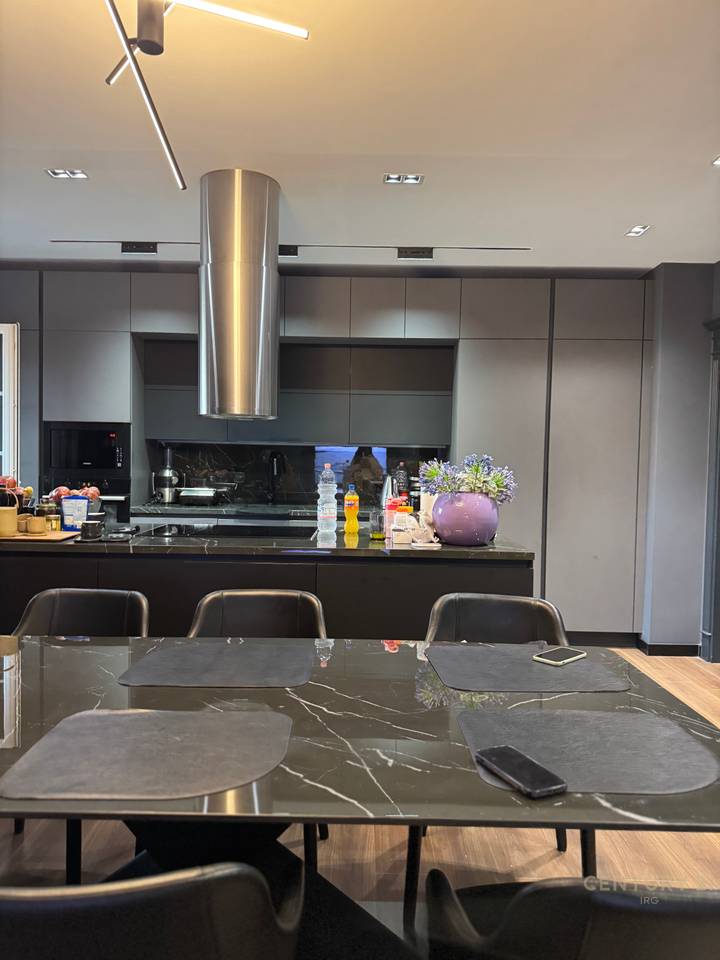 Apartament fantastik për shitje pranë Pazari të Ri, Tiranë