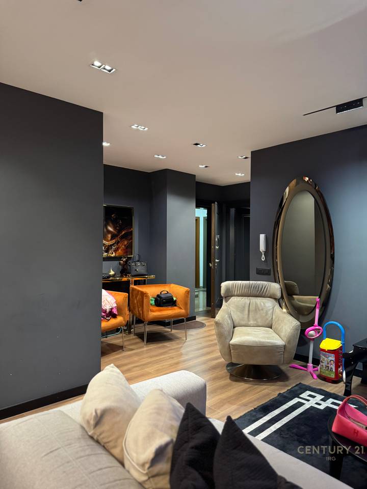 Apartament fantastik për shitje pranë Pazari të Ri, Tiranë