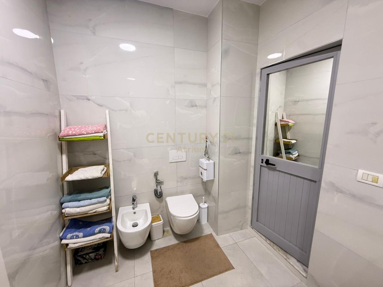 SHESIM APARTAMENT 1+1 PRANE PAZARIT TE RI !