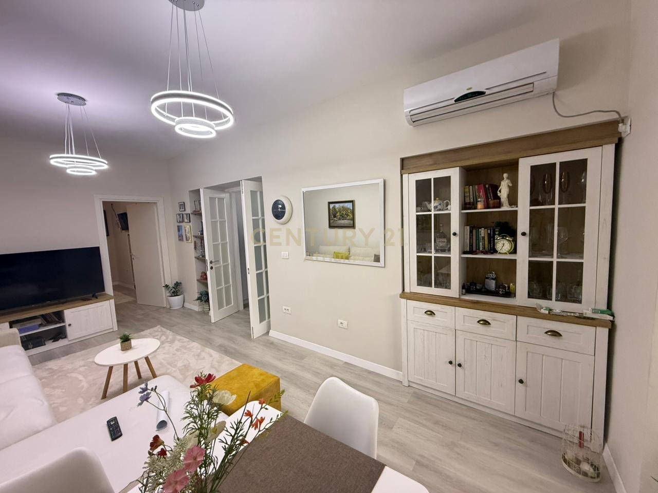 SHESIM APARTAMENT 1+1 PRANE PAZARIT TE RI !
