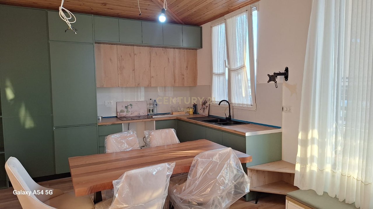 Duplex 2+1+2 in affitto a Shkozë