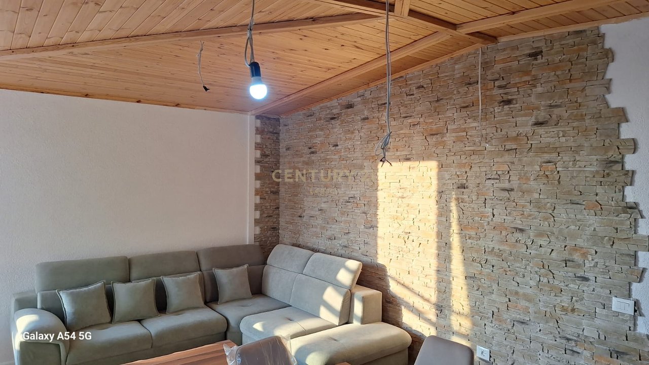 Duplex 2+1+2 in affitto a Shkozë