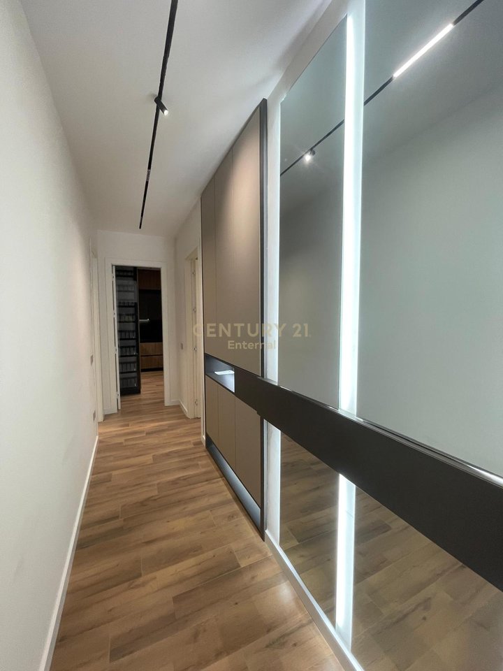 Appartamento 1+1 in affitto a Square 21