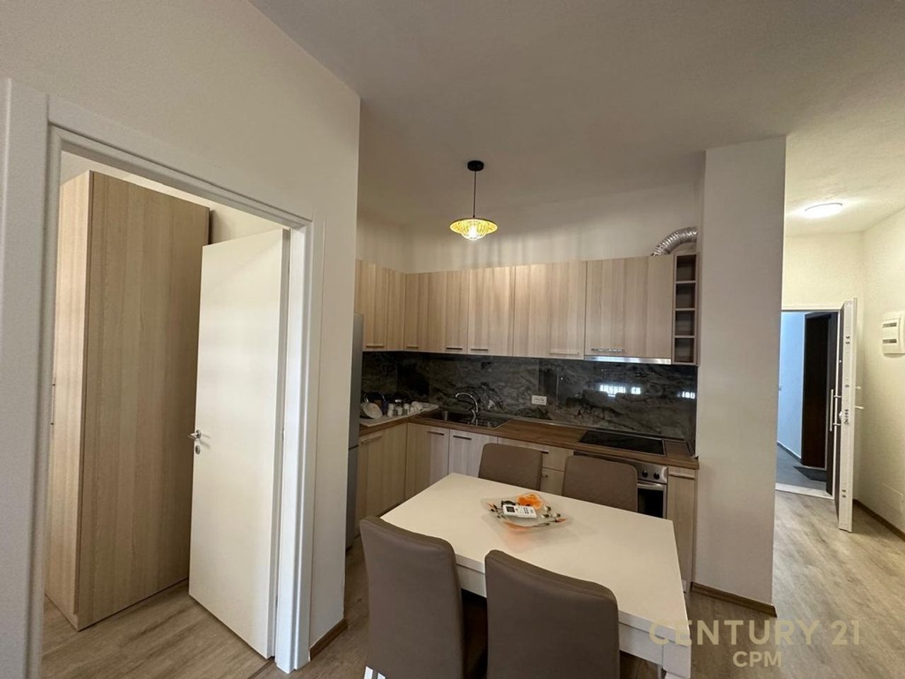 Apartament 1+1 Me Qira në Rrugën 5 Maji, Tiranë