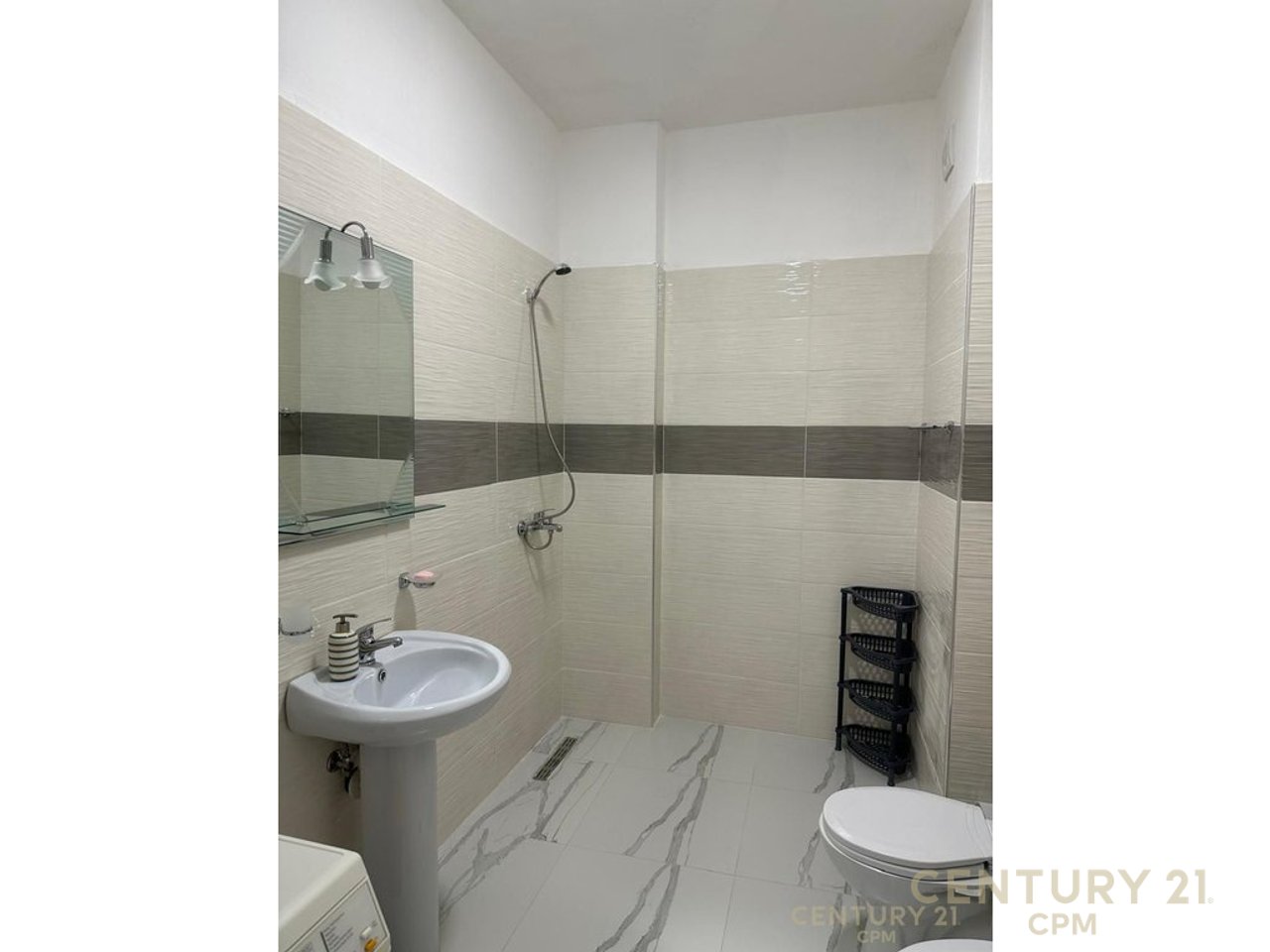 Apartament 1+1 Me Qira në Rrugën 5 Maji, Tiranë