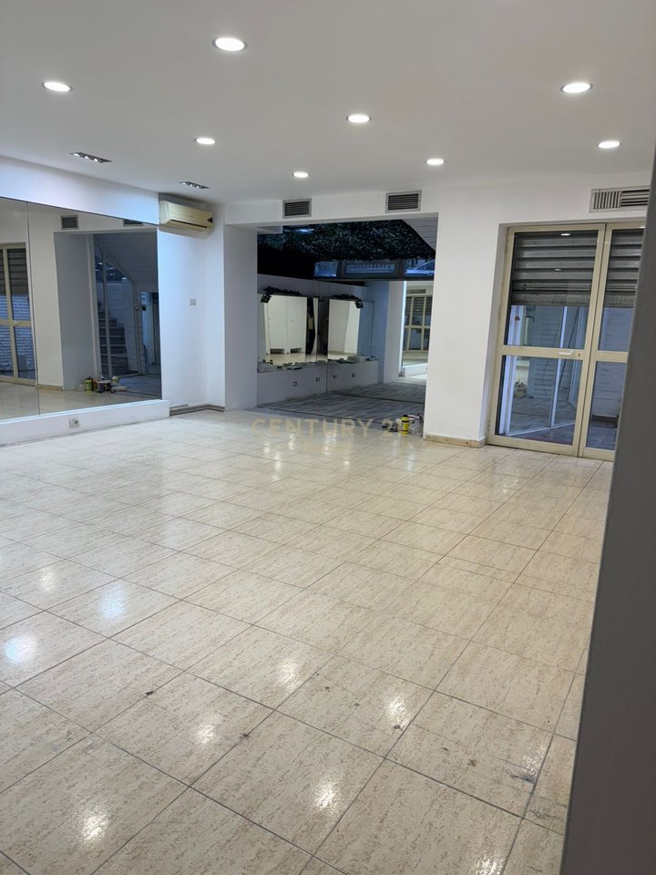 JEPET ME QIRA DYQAN PRANE TELEVIZIONIT SHQIPTAR