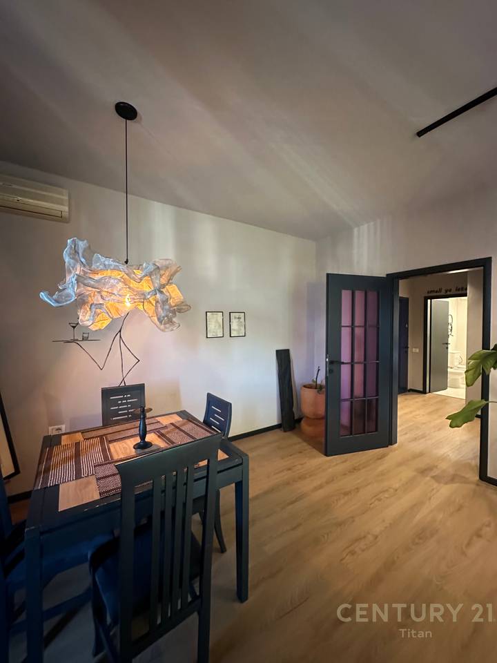 FOR RENT 1+1 APARTMENT WITH BALCONY ON "ZOGU I PARE" BOULEVARD, CENTER!