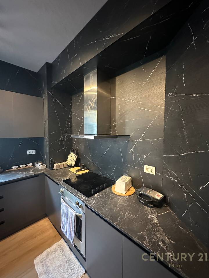 FOR RENT 1+1 APARTMENT WITH BALCONY ON "ZOGU I PARE" BOULEVARD, CENTER!