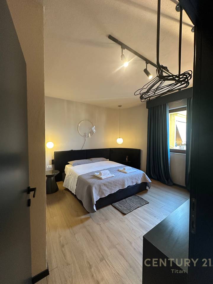 FOR RENT 1+1 APARTMENT WITH BALCONY ON "ZOGU I PARE" BOULEVARD, CENTER!