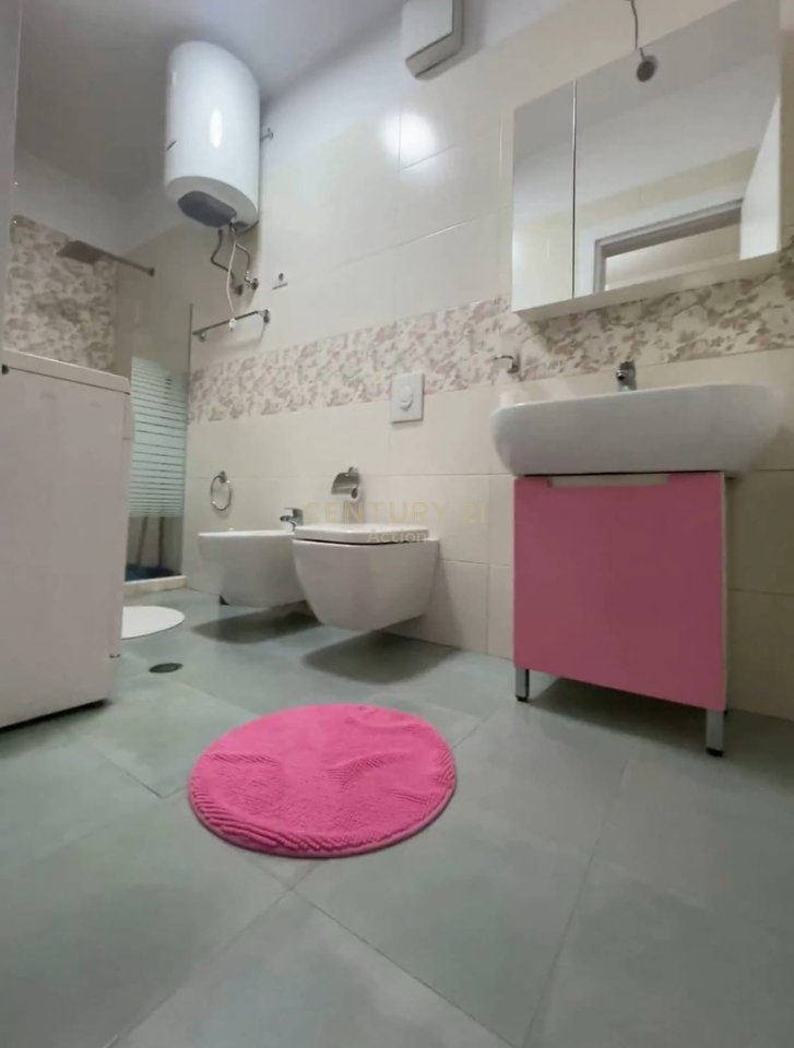 JAPIM ME QIRA APARTAMENT 1+1+POST PARKIMI,SHKOLLA E BALETIT!