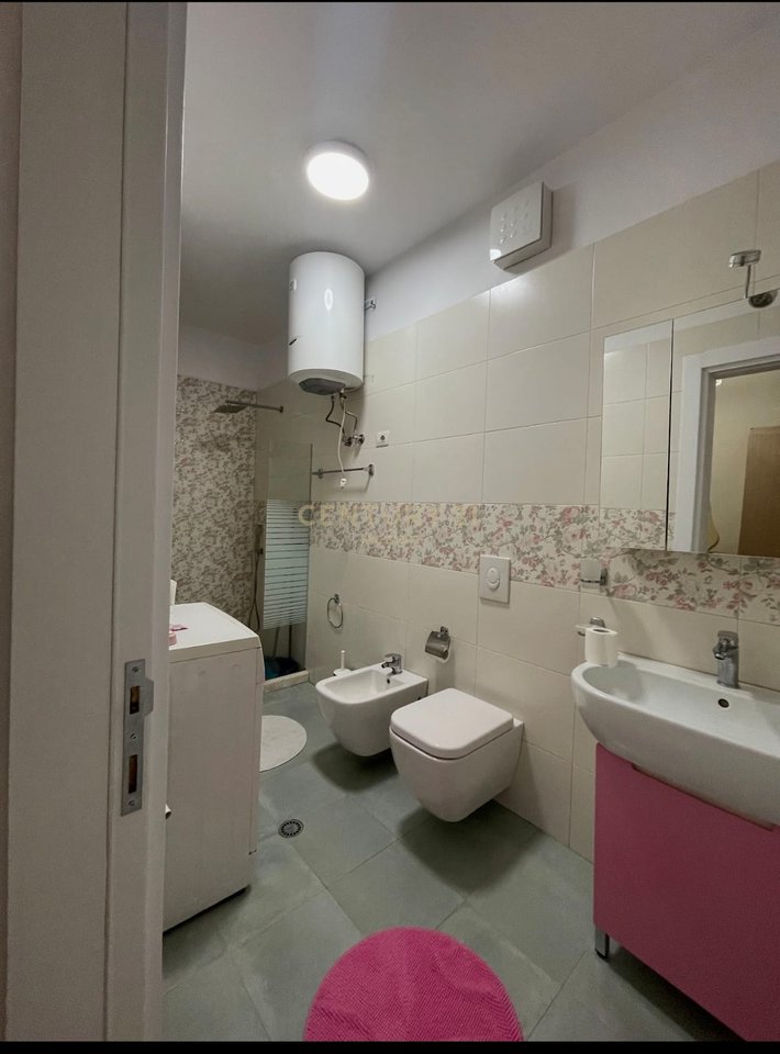 JAPIM ME QIRA APARTAMENT 1+1+POST PARKIMI,SHKOLLA E BALETIT!