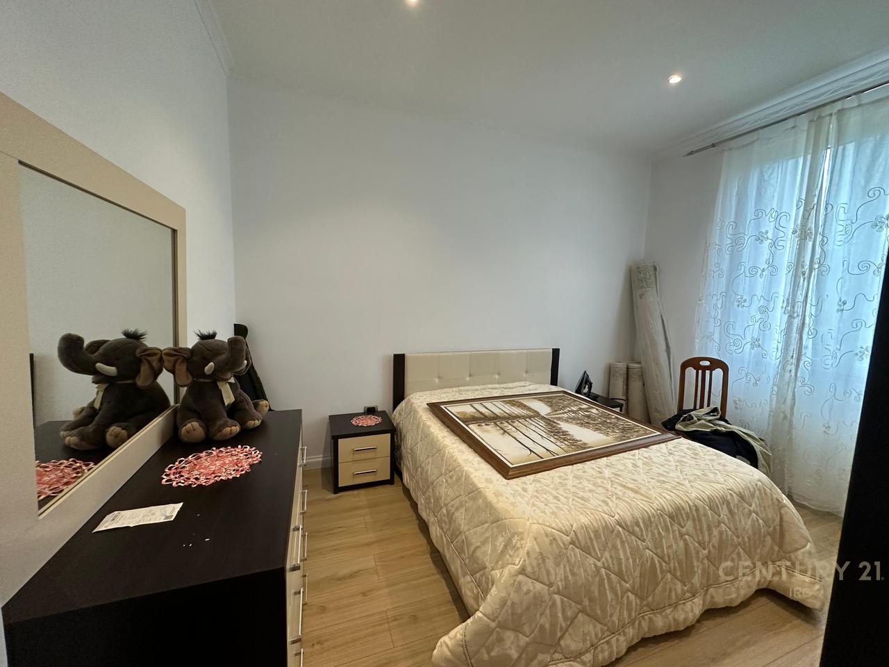 JEPET ME QIRA SHTEPI 2-KATESHE NE FSHATIN DAIAS!