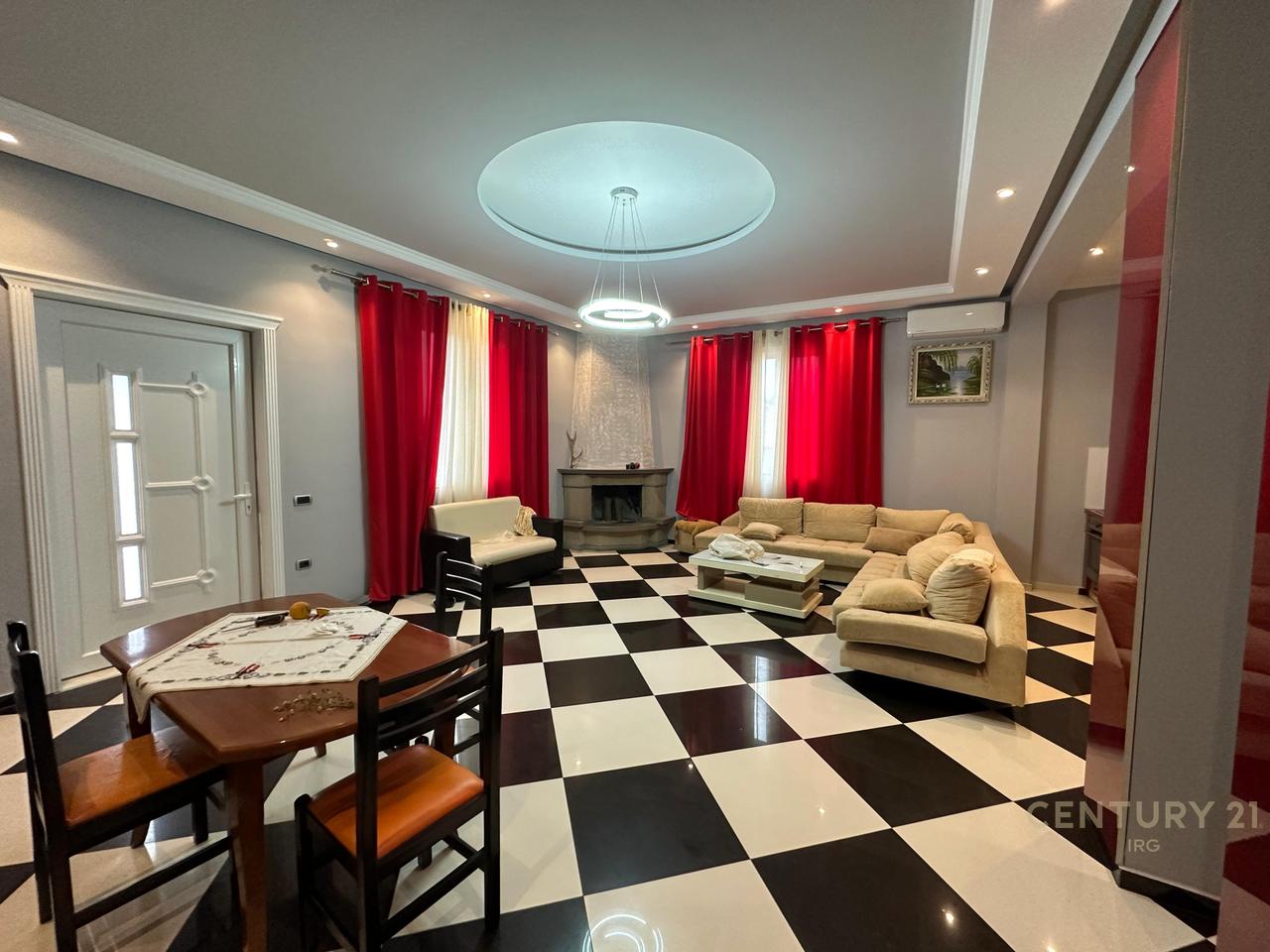 JEPET ME QIRA SHTEPI 2-KATESHE NE FSHATIN DAIAS!