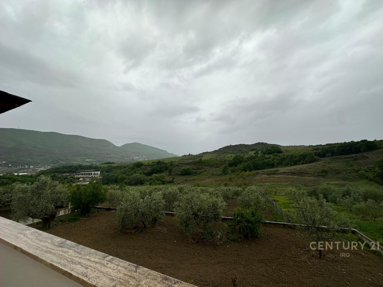 JEPET ME QIRA SHTEPI 2-KATESHE NE FSHATIN DAIAS!