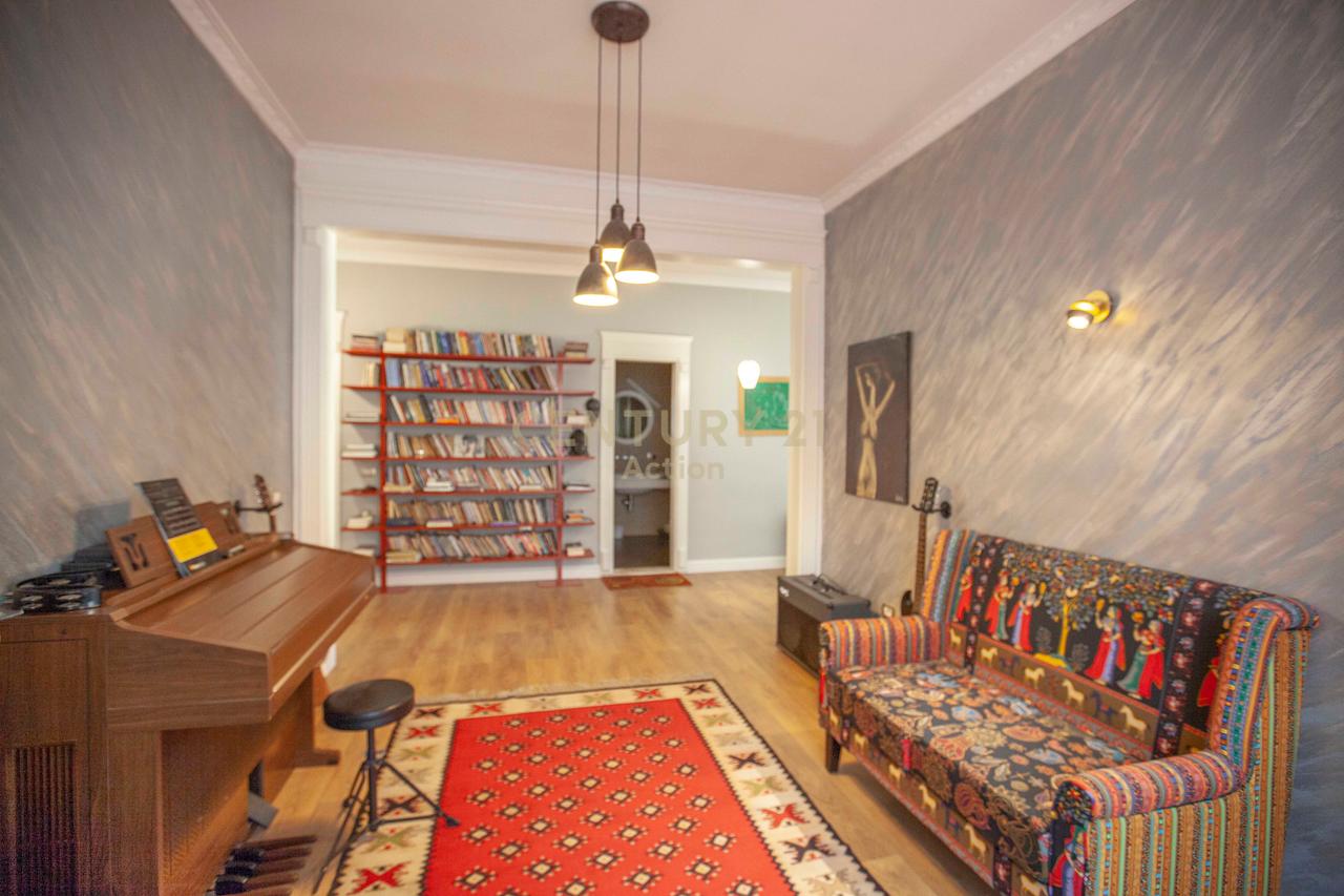 Super Apartment 2+1+2+Parking for rent near Dry Lake!