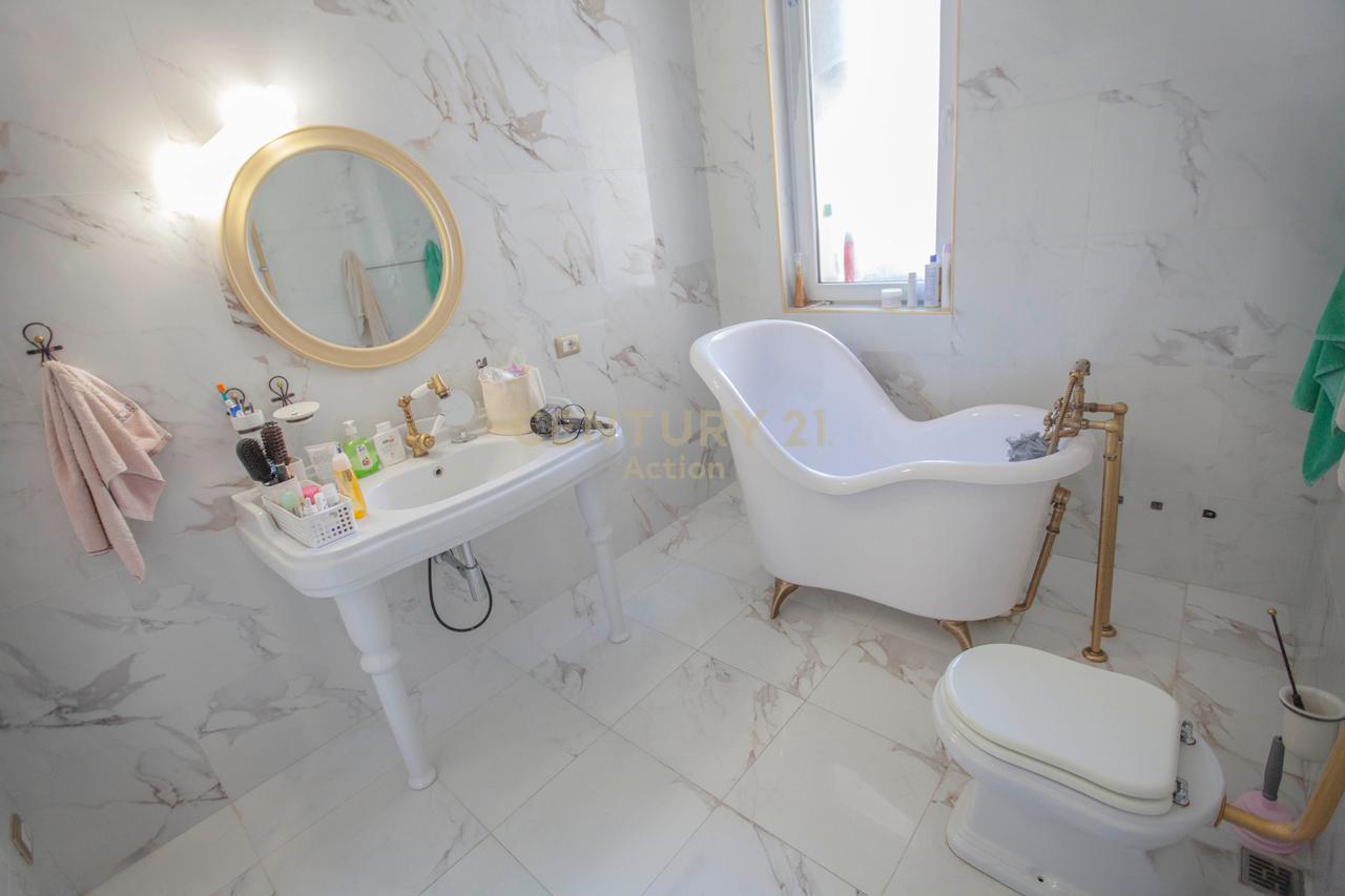 Super Apartment 2+1+2+Parking for rent near Dry Lake!