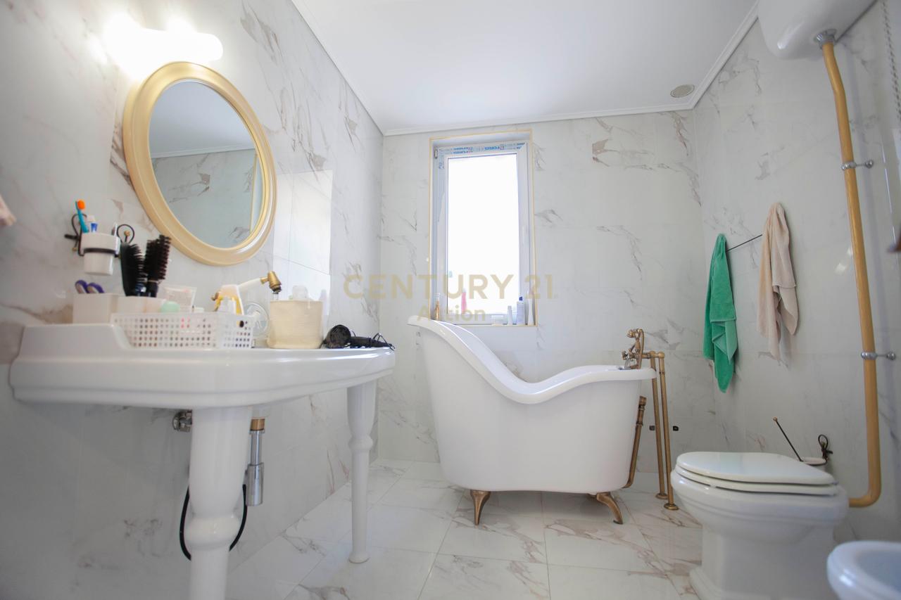 Super Apartment 2+1+2+Parking for rent near Dry Lake!