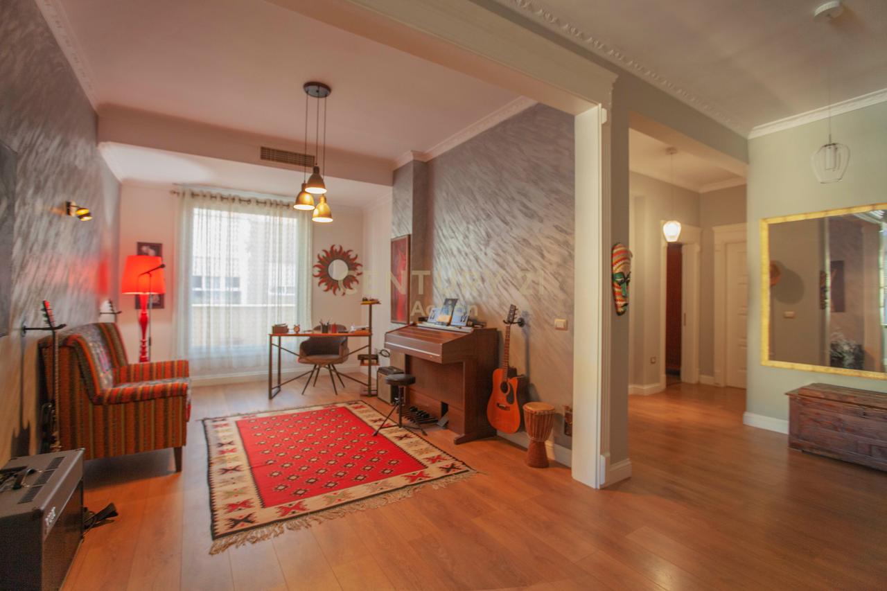 Super Apartment 2+1+2+Parking for rent near Dry Lake!