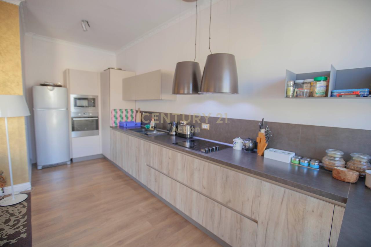 Super Apartment 2+1+2+Parking for rent near Dry Lake!