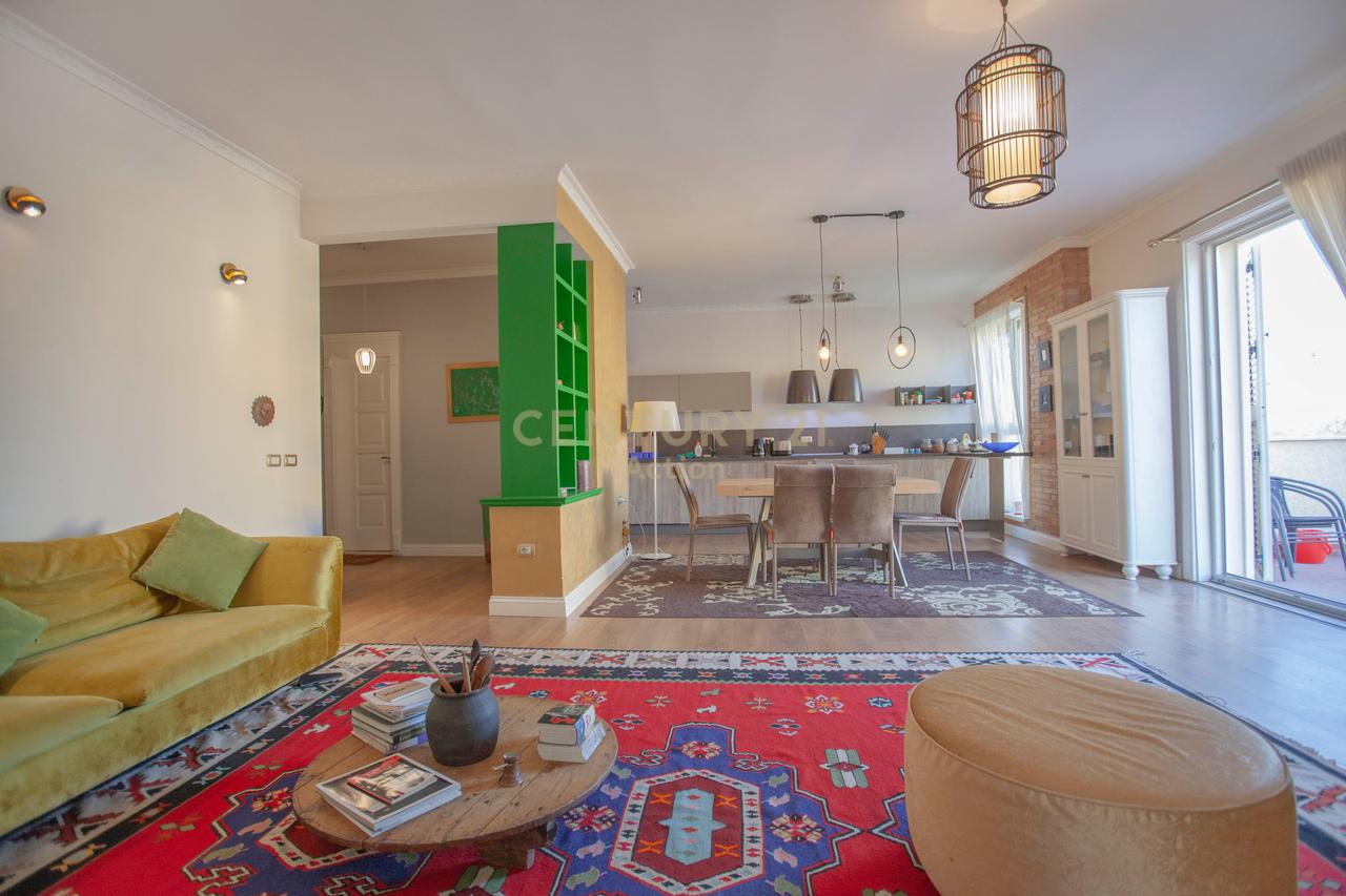 Super Apartment 2+1+2+Parking for rent near Dry Lake!