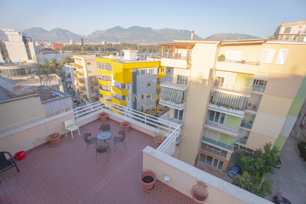 Super Apartment 2+1+2+Parking for rent near Dry Lake!