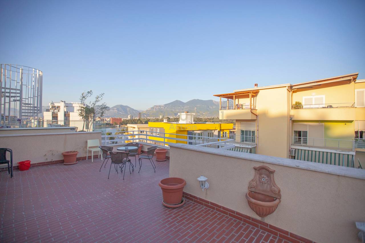 Super Apartment 2+1+2+Parking for rent near Dry Lake!