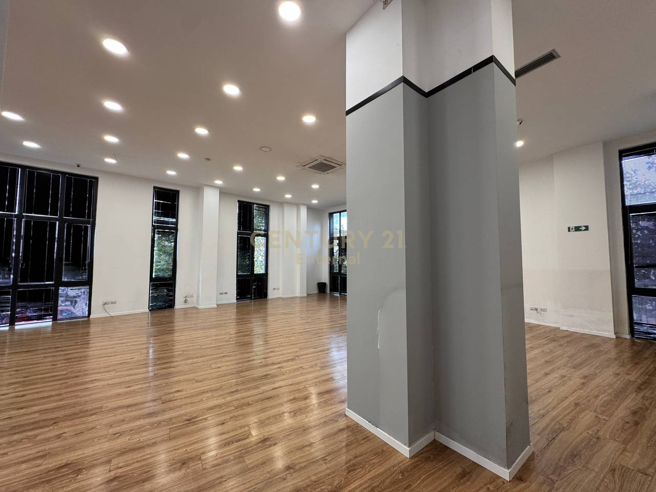 Ambient Biznesi / Zyre me qira tek 'Park Gate', Rruga e Elbasanit